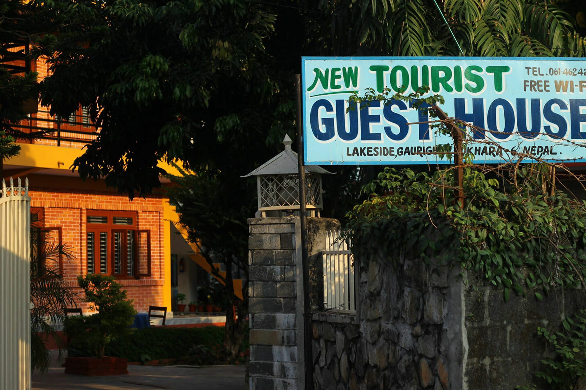 New Tourist Guest House Pokhara Extérieur photo