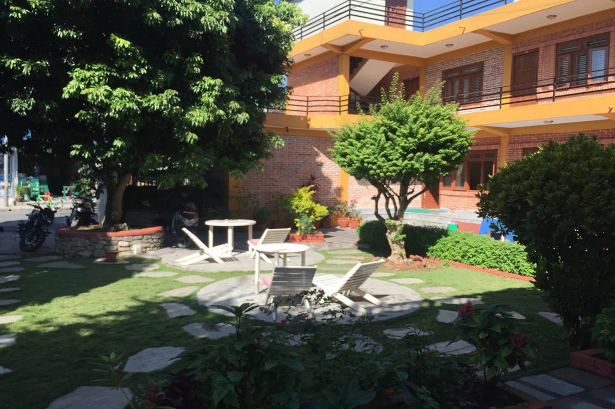 New Tourist Guest House Pokhara Extérieur photo
