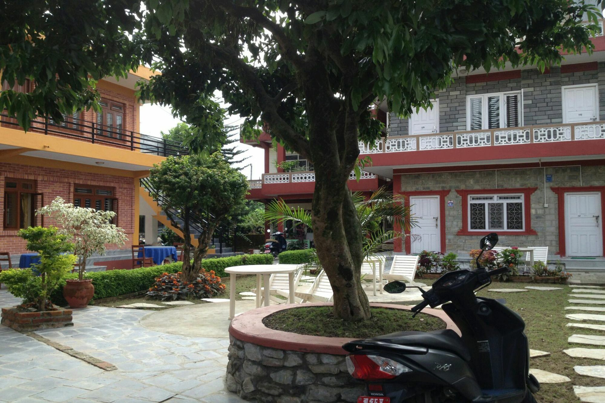 New Tourist Guest House Pokhara Extérieur photo