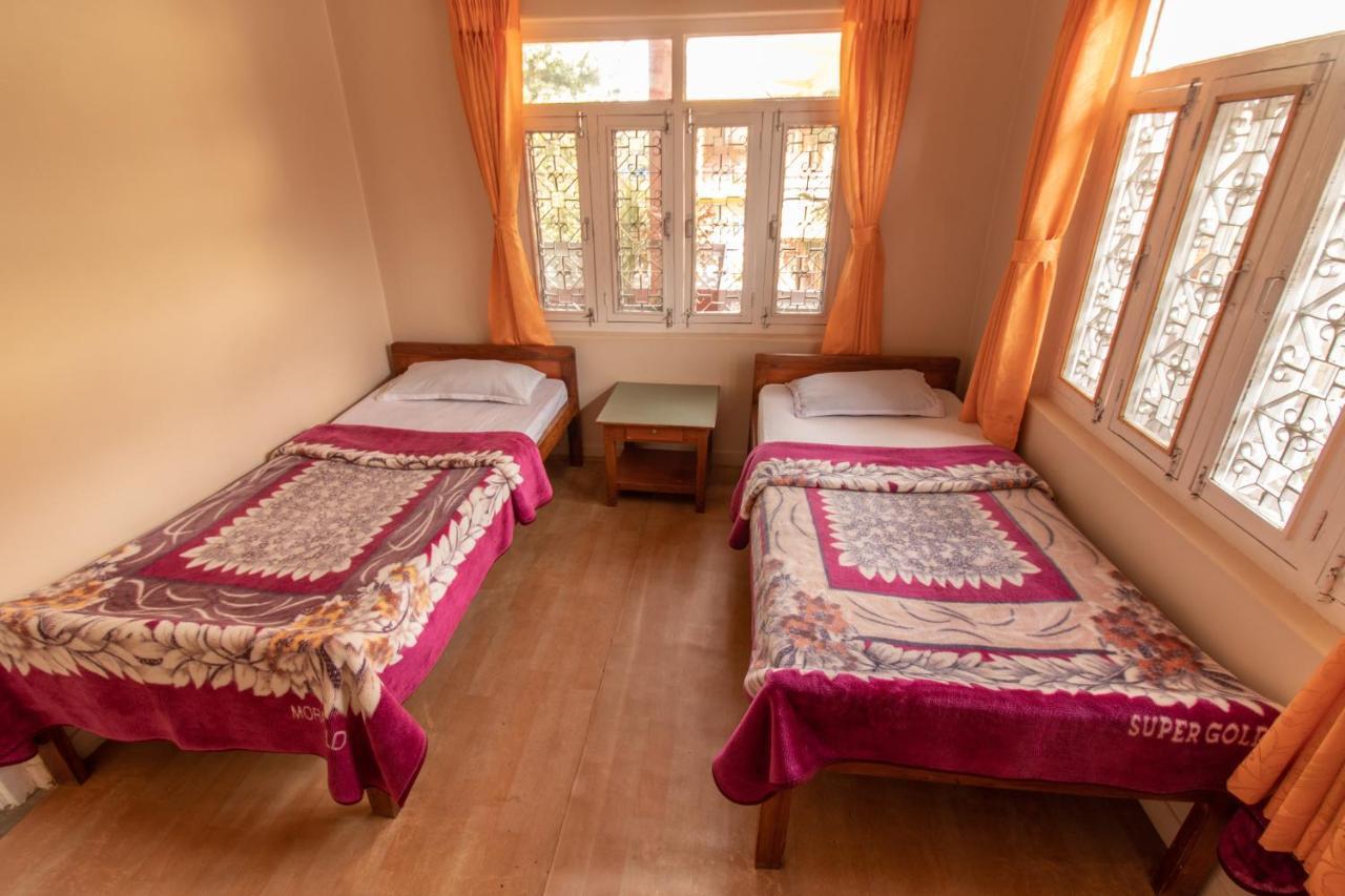 New Tourist Guest House Pokhara Extérieur photo