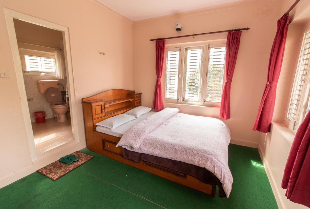 New Tourist Guest House Pokhara Extérieur photo