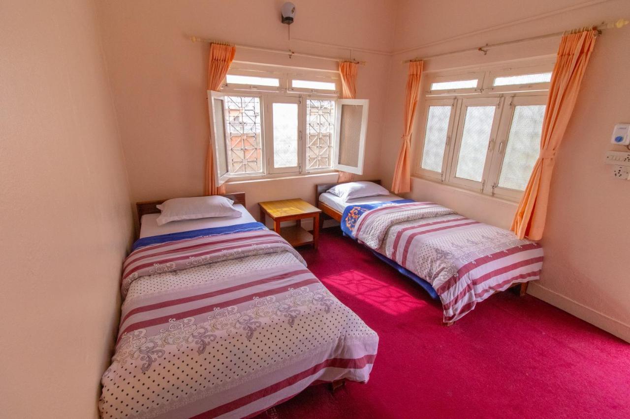 New Tourist Guest House Pokhara Extérieur photo
